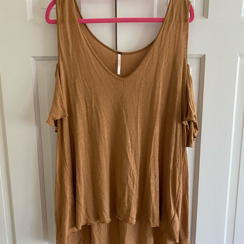 Free people open arms top